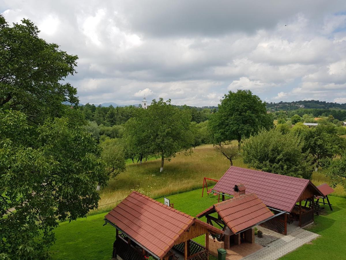 Pensiunea din Livada Bran  Bagian luar foto