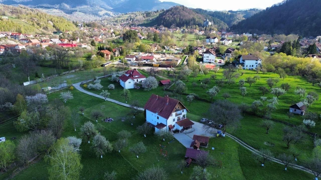 Pensiunea din Livada Bran  Bagian luar foto